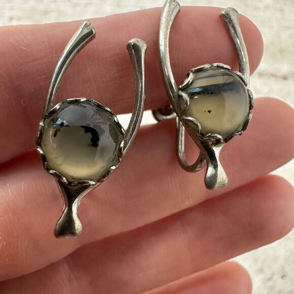 Vintage Moss Agate Wishbone Screw Back Earrings - Picture 2 of 6